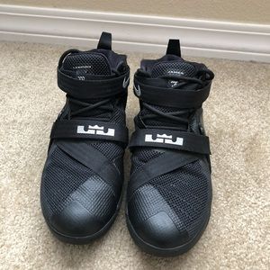 Labron James Nike’s youth size 6.5